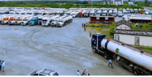 Africa’s largest oil refinery switches to the dollar for its new pricing system.