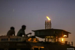 Oil extends fall as investors shrug off latest US sanctions on Iran