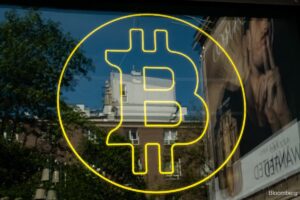 Bitcoin falls as US$600 mil in risky crypto bets wiped out